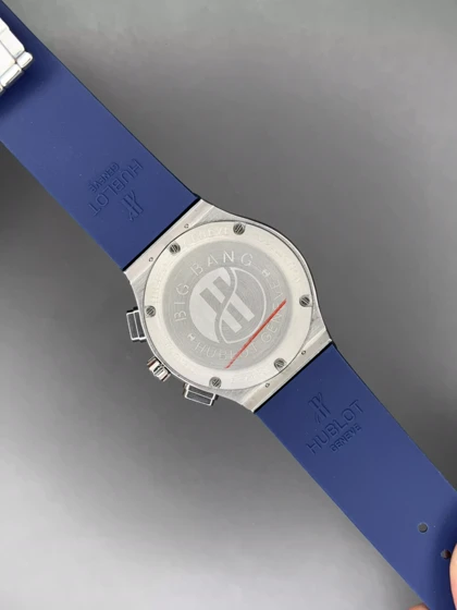 ساعت مچی اوبلو کلاسیک فیوژن کورنوگراف بند رابر آبی قاب سیلور Hublot Classic Fusion