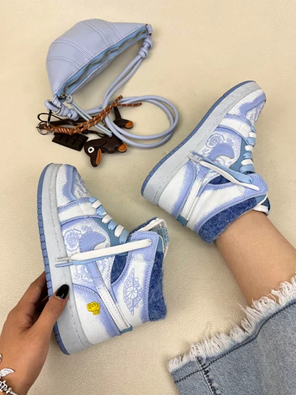 کتانی ونس ساق‌دار زنانه ایر جردن وان فامیلا بلو NIKE AIR JORDAN 1 کد 912 دختر طهرونی