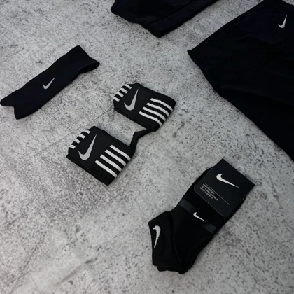 پکیج کد V103 شامل نیم‌تنه و بایکر + مچ بند + جوراب مچی + هدبند