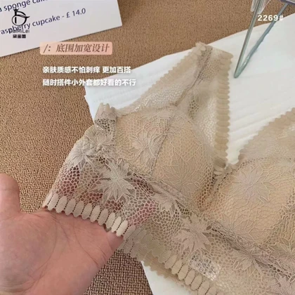 نیم‌تنه گیپوری طرح پریناز (محصول کمی لک دارد)