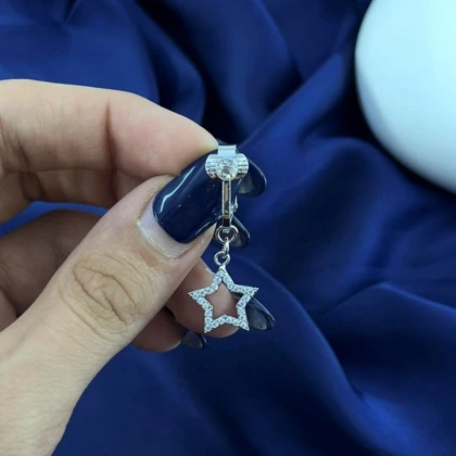 پیرسینگ ناف زنانه مدل آوین طرح ستاره نگین‌دار استیل