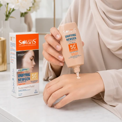 فلوئید ضد آفتاب رنگی ضد لک آردن سولاریس مدل نیوژن بژ طبیعی SPF50