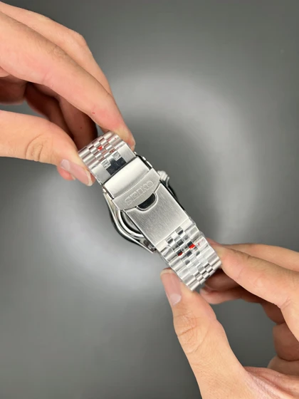 ساعت مچی سیکو 5 بند سیلور صفحه سفید Seiko 5 GMT