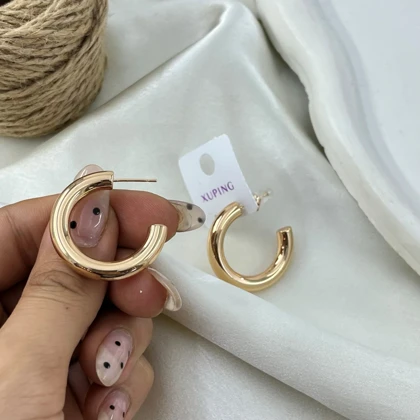 گوشواره زنانه حلقه‌ای مدل زرین ژوپینگ طلایی