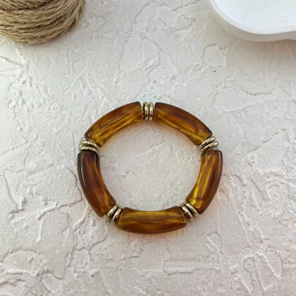 دستبند زنانه بنگل رزینی چندتکه مدل امبریا طلایی‑کهربایی