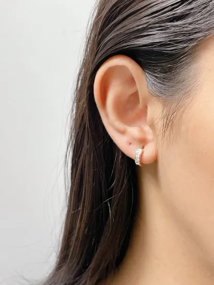 گوشواره حلقه‌ای نگین‌دار