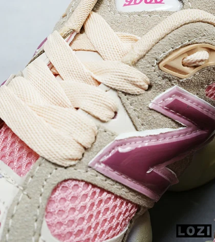 کفش کتانی زنانه صورتی سبز کرم NEW BALANCE 9060