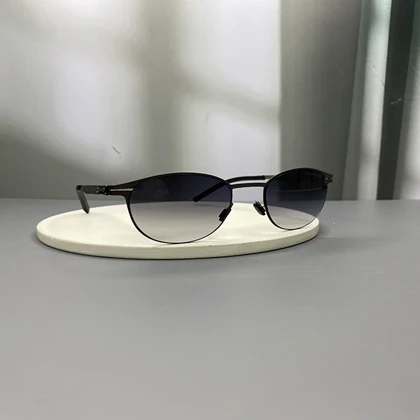 عینک آفتابی آیس‌برلین با فریم تیتانیوم و لنز پلی‌کربنات UV400 نشکن ic! berlin Titanium