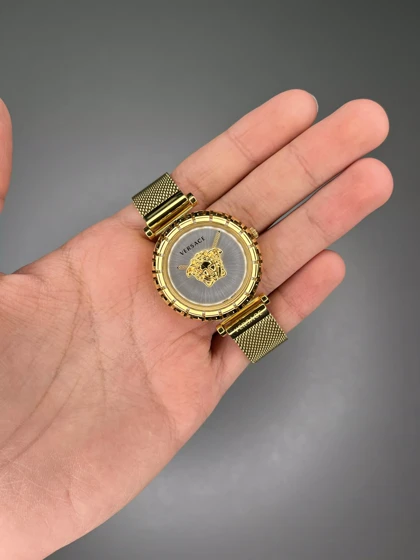 ساعت مچی ورساچه بند حصیری طلایی صفحه سفید Versace