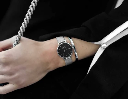ست ساعت دنیل ولینگتون حصیری زنانه نقره ای صفحه مشکی با دستبند Daniel Wellington Silver