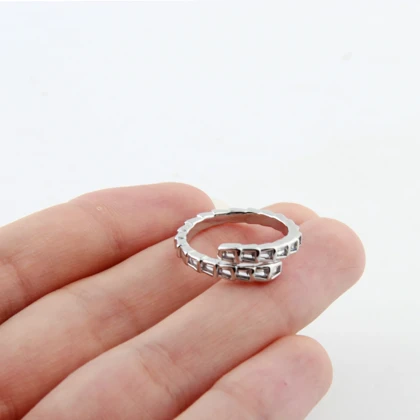 انگشتر زنانه مدل ماری نگین‌دار