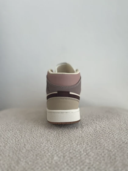 جردن 1 ساق‌دار میلان