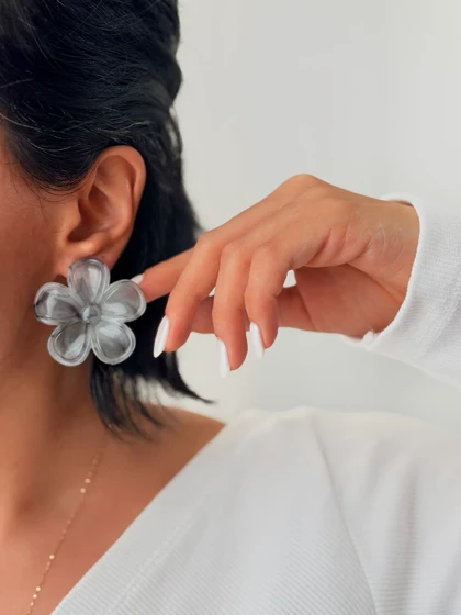 گوشواره گل های رزینی رنگی شفاف