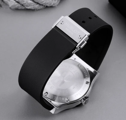 ساعت هابلوت دورنگین زنانه نقره ای بند مشکی Hublot Diamonds silver