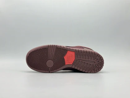 کتانی نایکی اس بی دانک لو برگندی/Nike sb dunk
