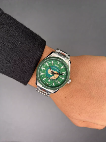ساعت مچی امگا سیمستر جهان نما صفحه سبز بزل سبز Omega Seamaster Worldtimer