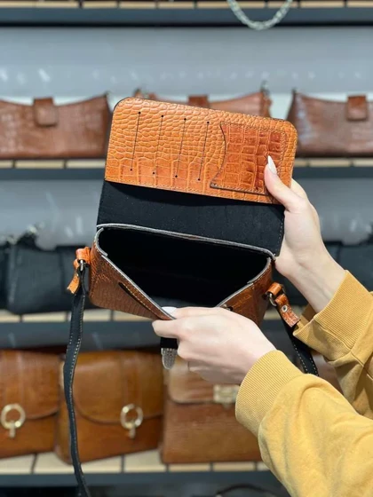 کیف چرم زنانه عسلی نارنجی ابر و بادی سنگی چرم اصل گاوی