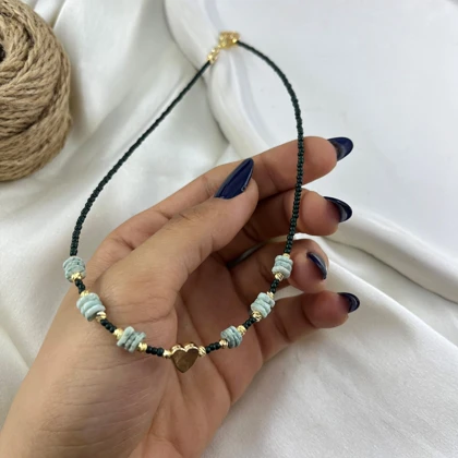 گردنبند زنانه مهره‌ای مدل دلبر طرح قلب