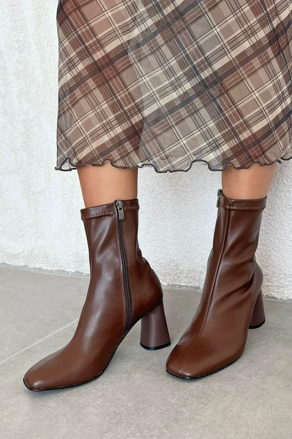 بوت و نیم بوت زنانه استراسونس straswans