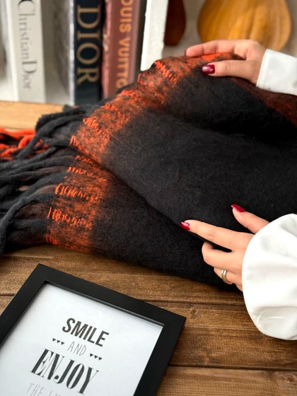 بیگ اسکارف پشمی مشکی حاشیه نارنجی کد 400