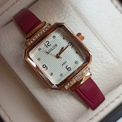 ساعت مچی زنانه برند بولون بند چرمی قرمز چری