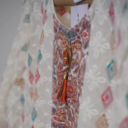 پیراهن هندی منگوله‌دار