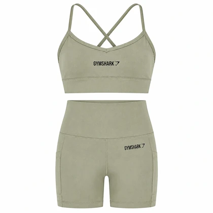 ست نیم‌تنه و بایکر Gymshark