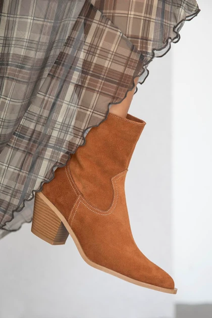 بوت و نیم بوت زنانه استراسونس straswans