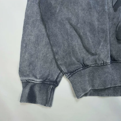 سویشرت اولد اسکول از bershka کد 242