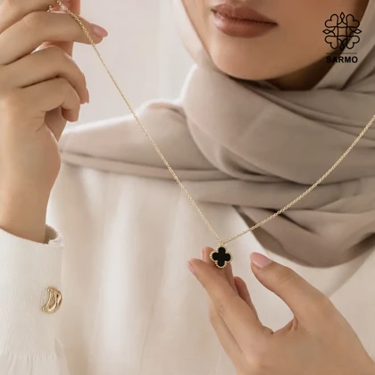 گردنبند استیل ونکلیف تک گل مشکی طلایی کد 509428062