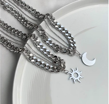 گردنبند دولاین کارتیر ماه و خورشید