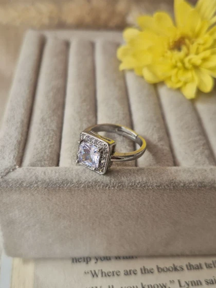 انگشتر جواهری فری سایز مربعی