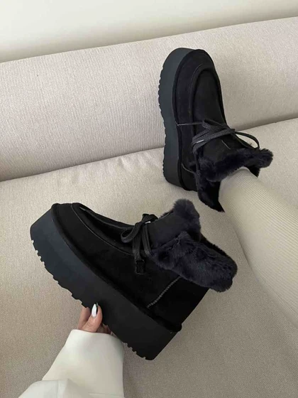 UGG بندی