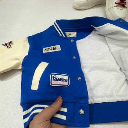 ژاکت بمبر کودک یونیسکس با طرح‌های آپلیکه و کنتراست کالج