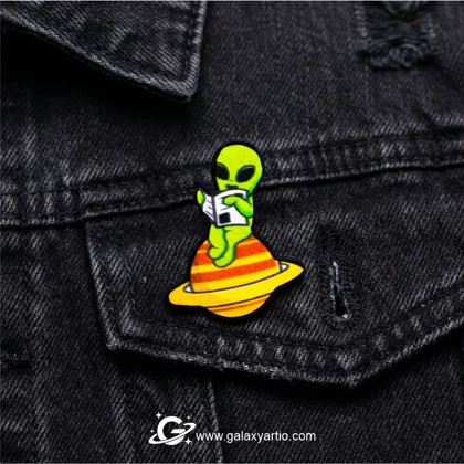 پیکسل آدم فضایی روی زحل