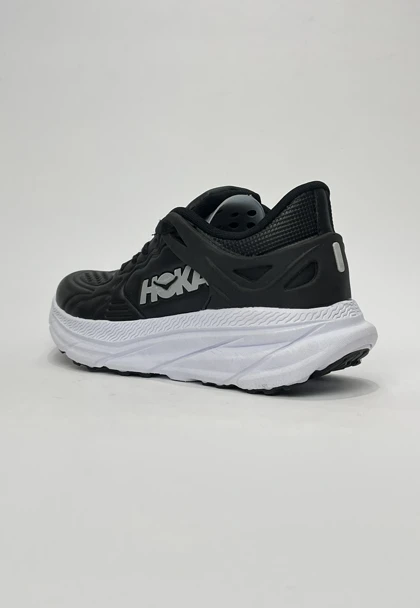 کتانی راحتی هوکا وان وان مشکی رویه چرم