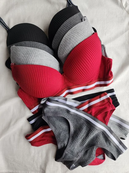 ست شورت و سوتین کبریتی اسفنجی جکدار فنردار کد: 4090