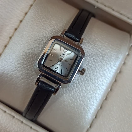 ساعت مچی مینیمال حبه قندی فلورا بند چرم مشکی صفحه سیلور