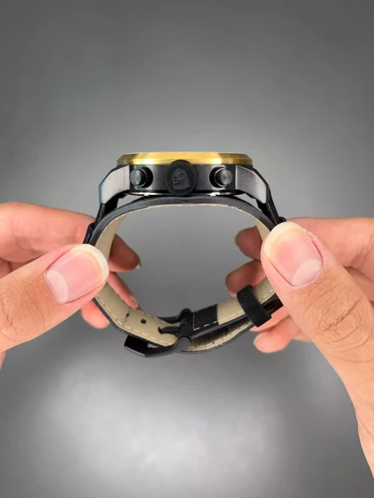 ساعت مچی پورش دیزاین بند جیر صفحه مشکی قاب طلایی Porsche Design