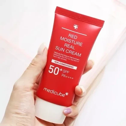 کرم ضد آفتاب مرطوب کننده red moisture ral مدیکیوب SPF50 حجم 50 میلی لیتر