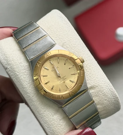ساعت امگا کانسلیشن زنانه دورنگ طلایی صفحه طلایی ایندکس خطOmega constellation silver gold