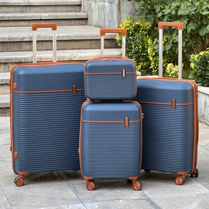 چمدان نشکن تیتان پلورا مدل TITANPLORA - TP6600SERIES Universal Travelle سری 4 عددی (کیف آرایشی هدیه)