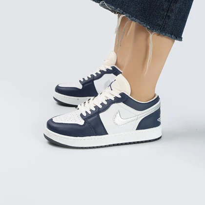 کفش و کتانی زنانه مدل NIKE AIR JORDAN 1 رنگ سفید سرمه ای کد M5816