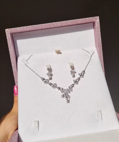 نیمست گردنبند و گوشواره جواهری