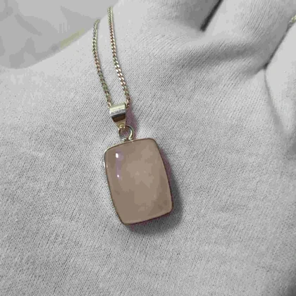 گردنبند نقره با سنگ رزکوارتز مستطیل (بدون زنجیر)