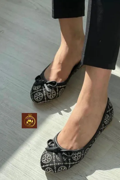 کالج بابت عروسکی زنانه gools