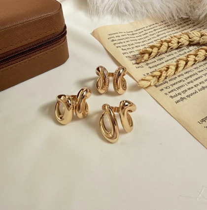 انگشتر مینیمال طرح طلا dream