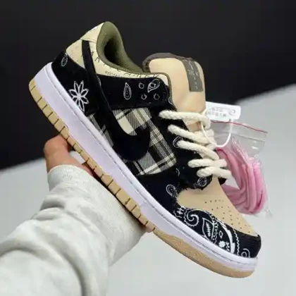 کفش نایک اس بی دانک لو تراویس اسکات باندانا Nike SB Dunk Low Travis Scott Bandana