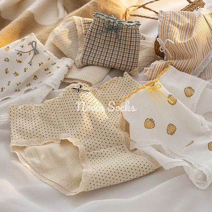 شورت توت فرنگی زرد (سایز 38 الی 42)