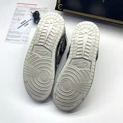 کفش نایک ایر جردن وان ساق‌دار فامیلیا Nike Air Jordan 1 High Familia